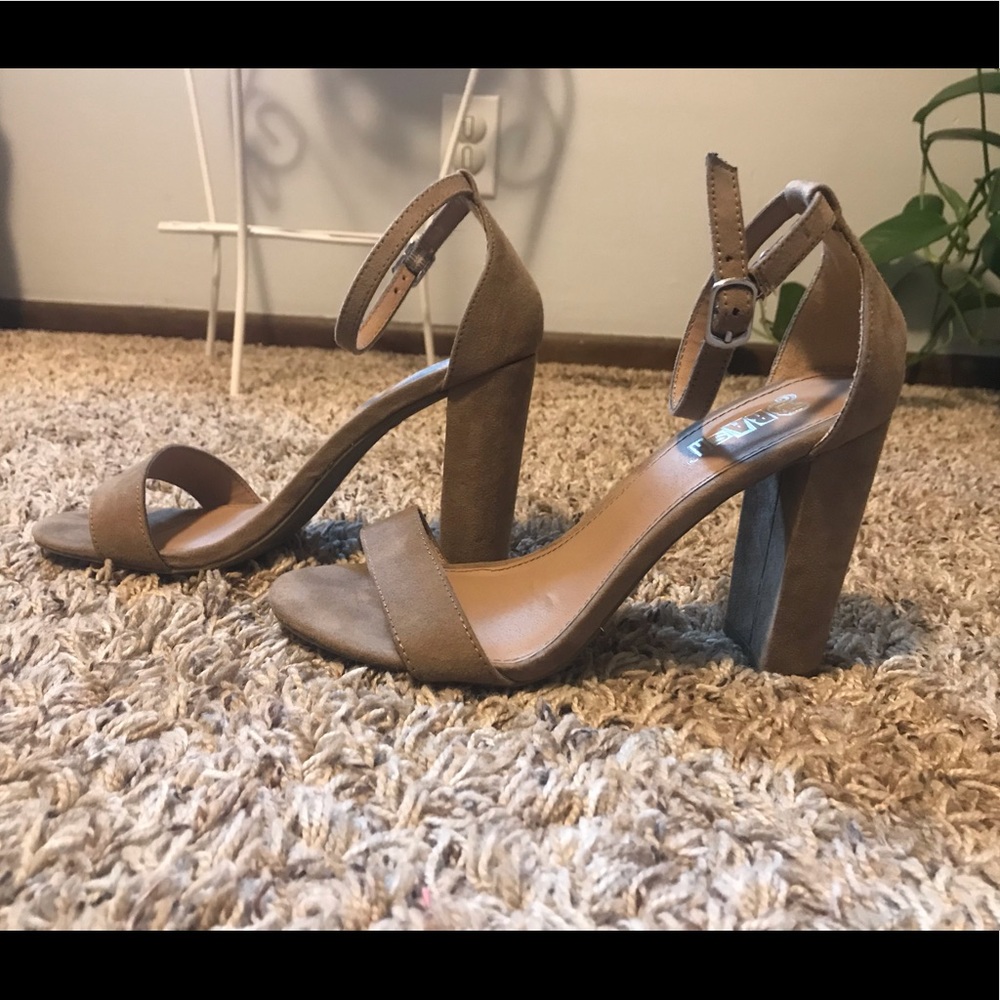 Super cute sandals!